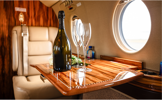 Oferta dodatkowych usług w Rental Jets zapewniających komfort i luksus podczas podróży prywatnym samolotem